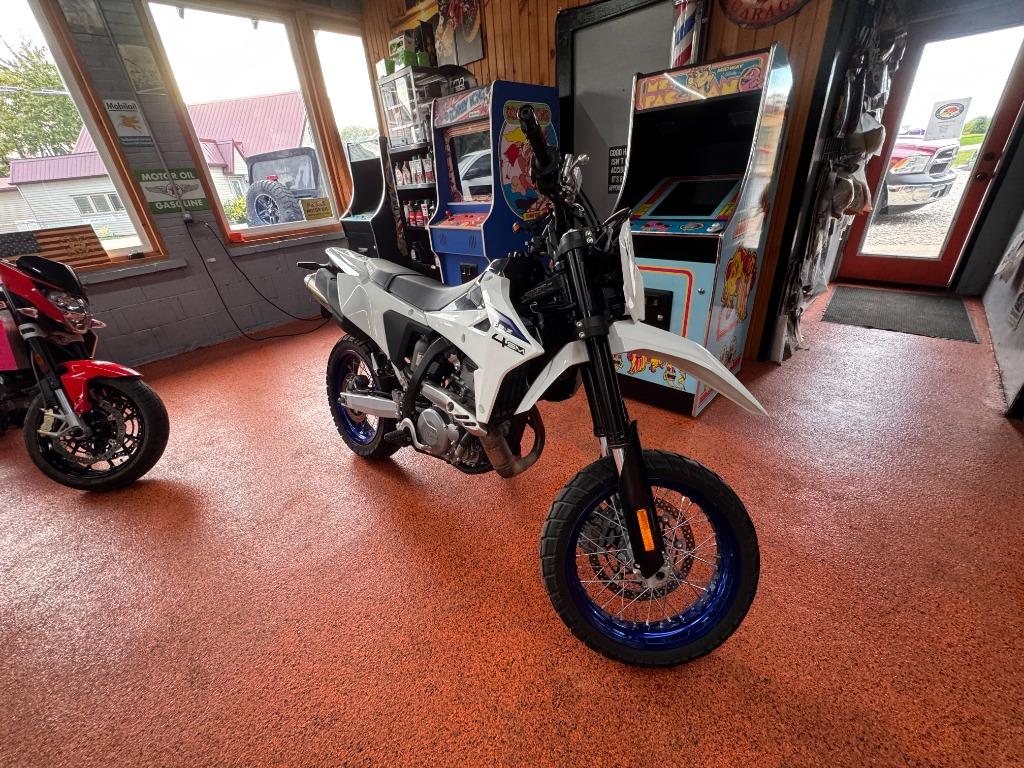 2025 Suzuki Dr-z400sm - $6,542