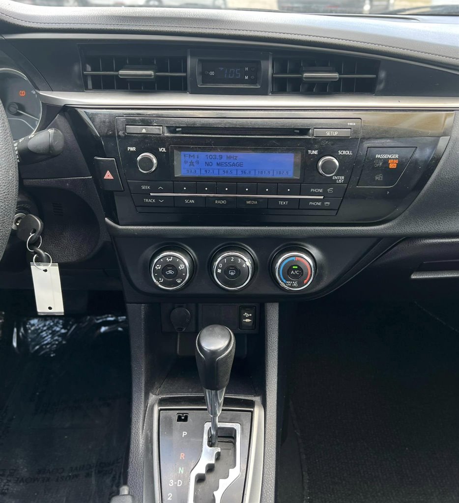 2015 Toyota Corolla L photo
