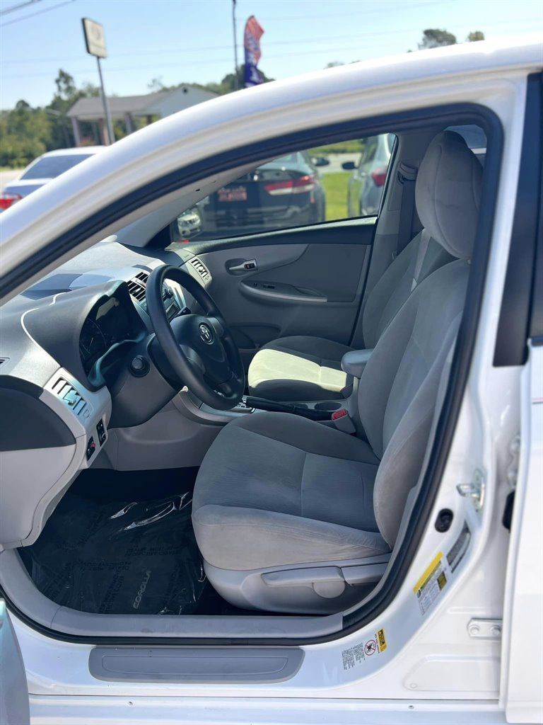 2011 Toyota Corolla photo