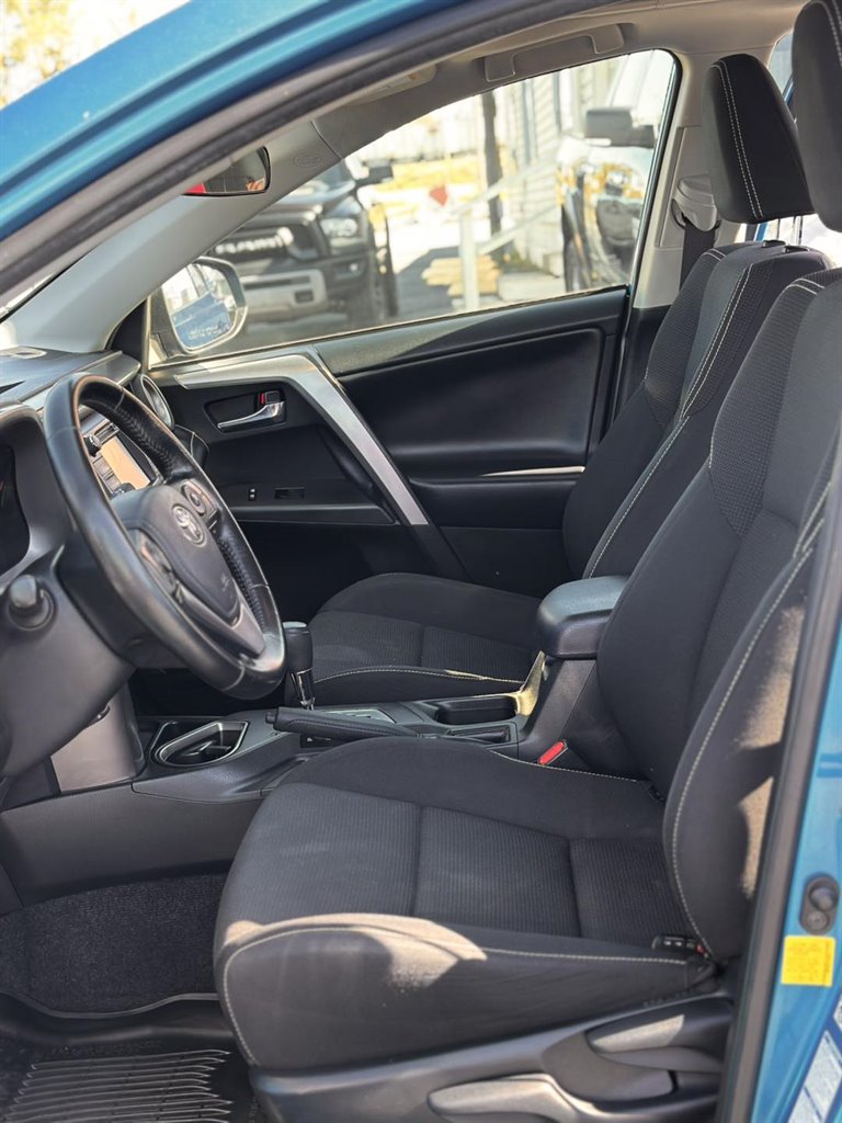 2018 Toyota RAV4 Hybrid XLE photo