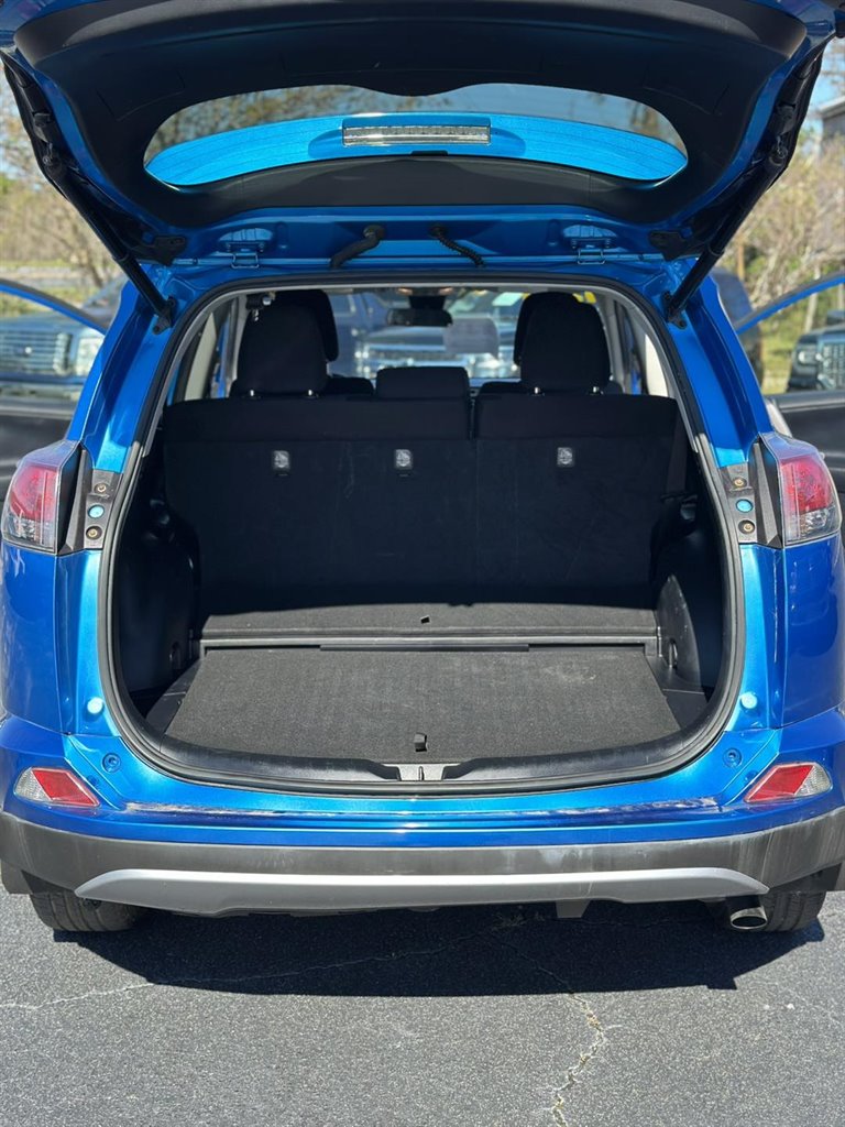 2018 Toyota RAV4 Hybrid XLE photo