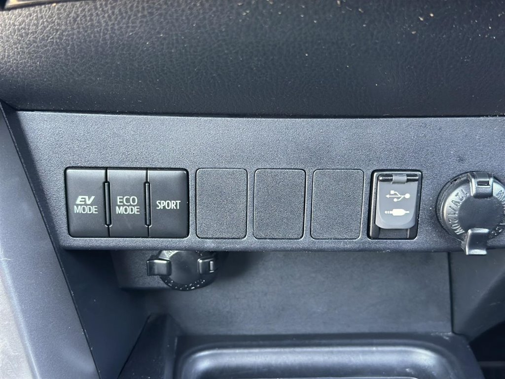 2018 Toyota RAV4 Hybrid XLE photo