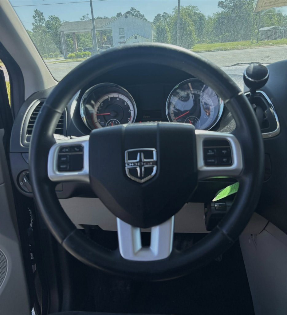 2014 Dodge Grand Caravan - $9,995
