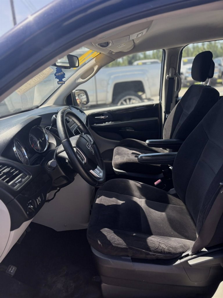 2014 Dodge Grand Caravan - $9,995