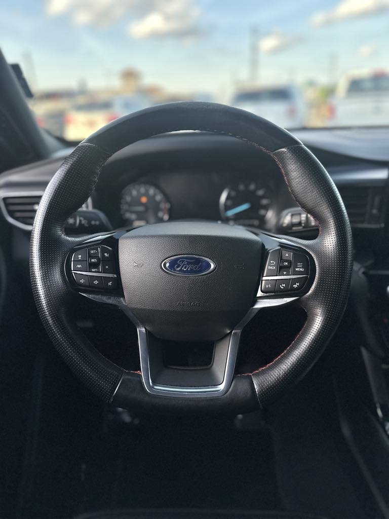 2022 Ford Explorer ST-Line photo