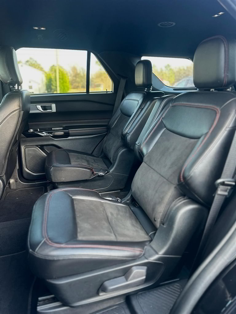 2022 Ford Explorer ST-Line photo