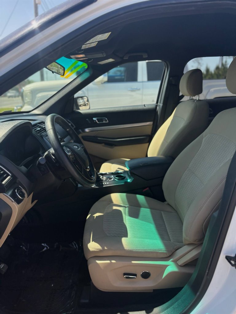 2017 Ford Explorer - $18,995