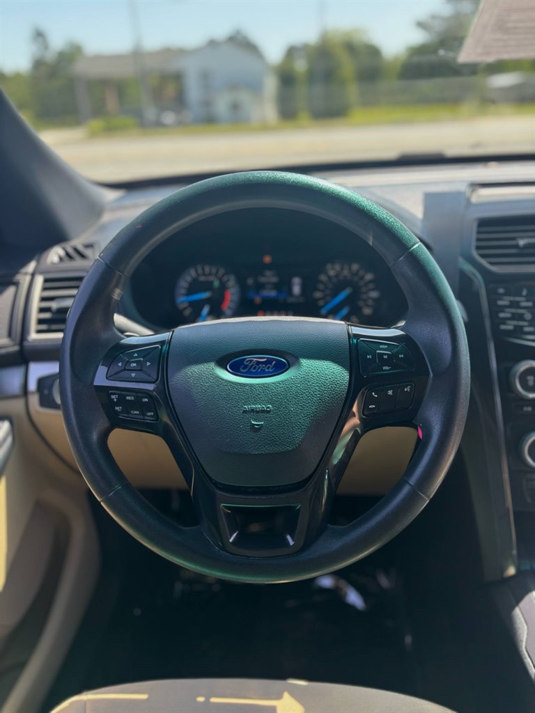 2017 Ford Explorer - $18,995