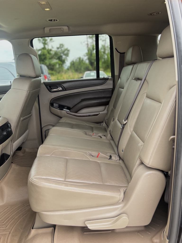2018 Chevrolet Suburban 1500 LT photo
