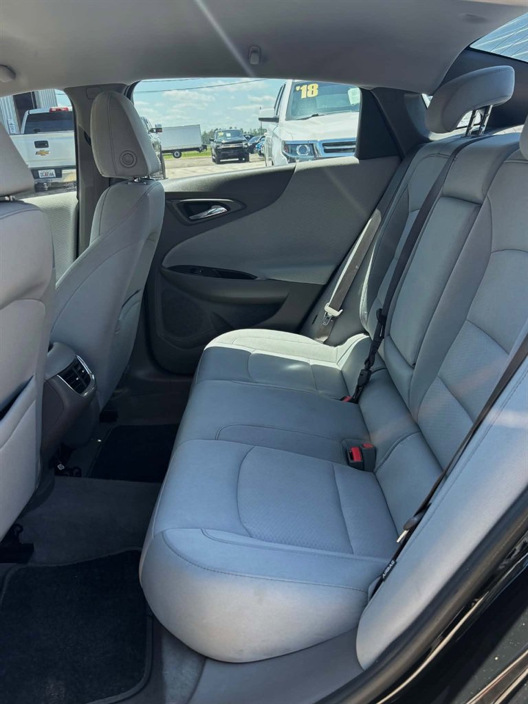 2017 Chevrolet Malibu - $11,995