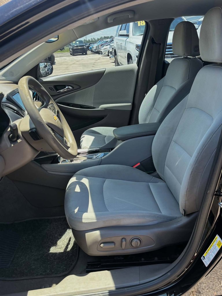 2017 Chevrolet Malibu - $11,995