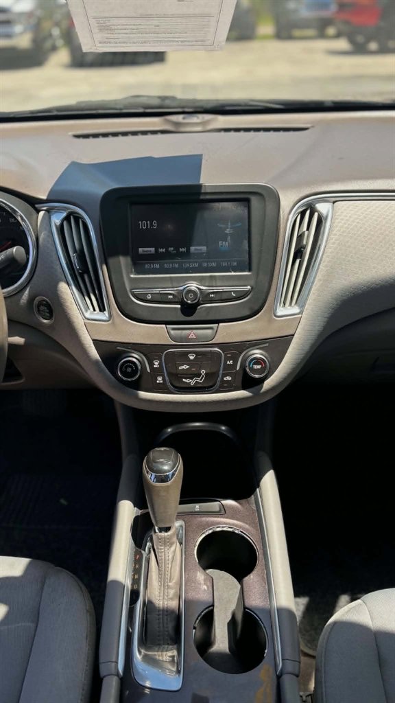 2017 Chevrolet Malibu - $11,995