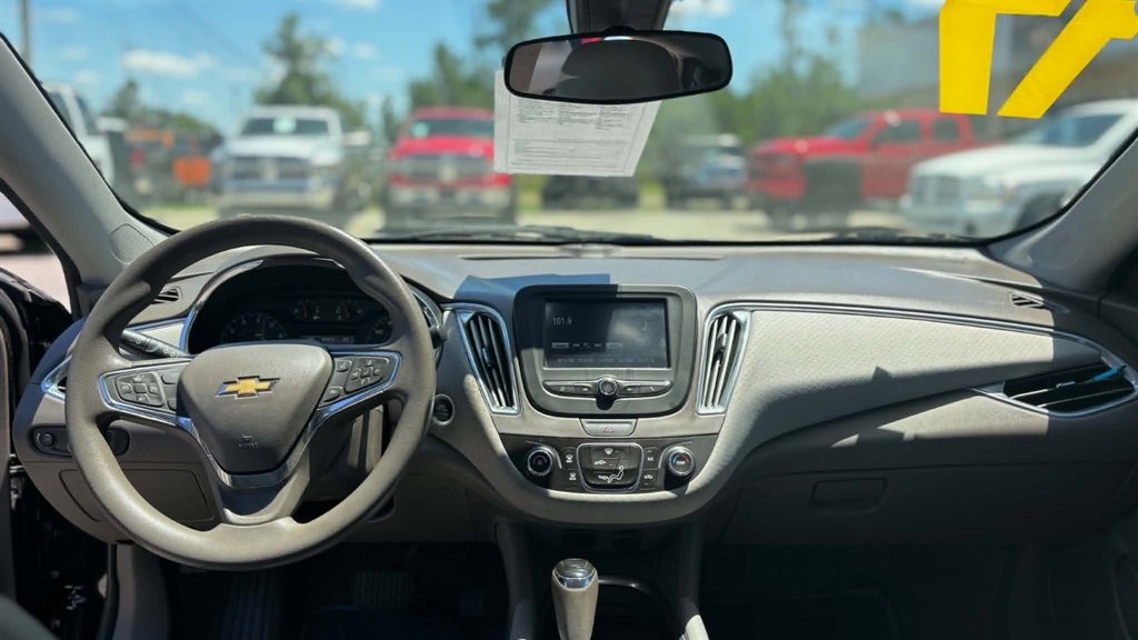 2017 Chevrolet Malibu - $11,995