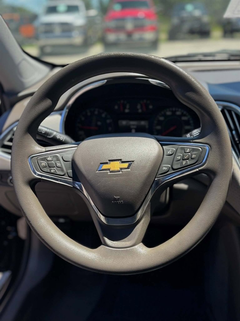 2017 Chevrolet Malibu - $11,995