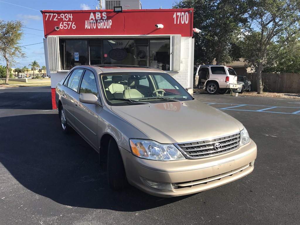 The 2004 Toyota Avalon XL photos