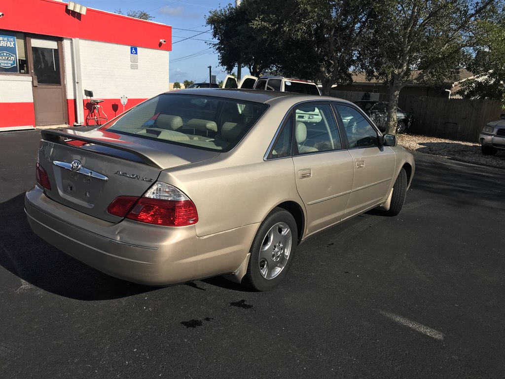 2004 Toyota Avalon XL photo