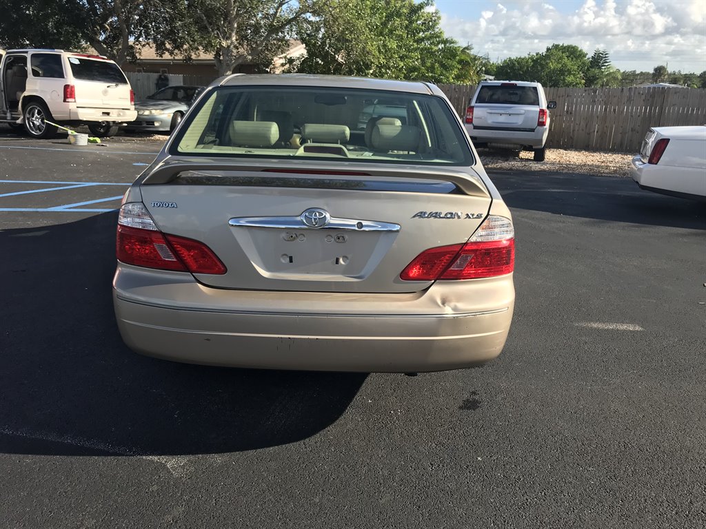 2004 Toyota Avalon XL photo