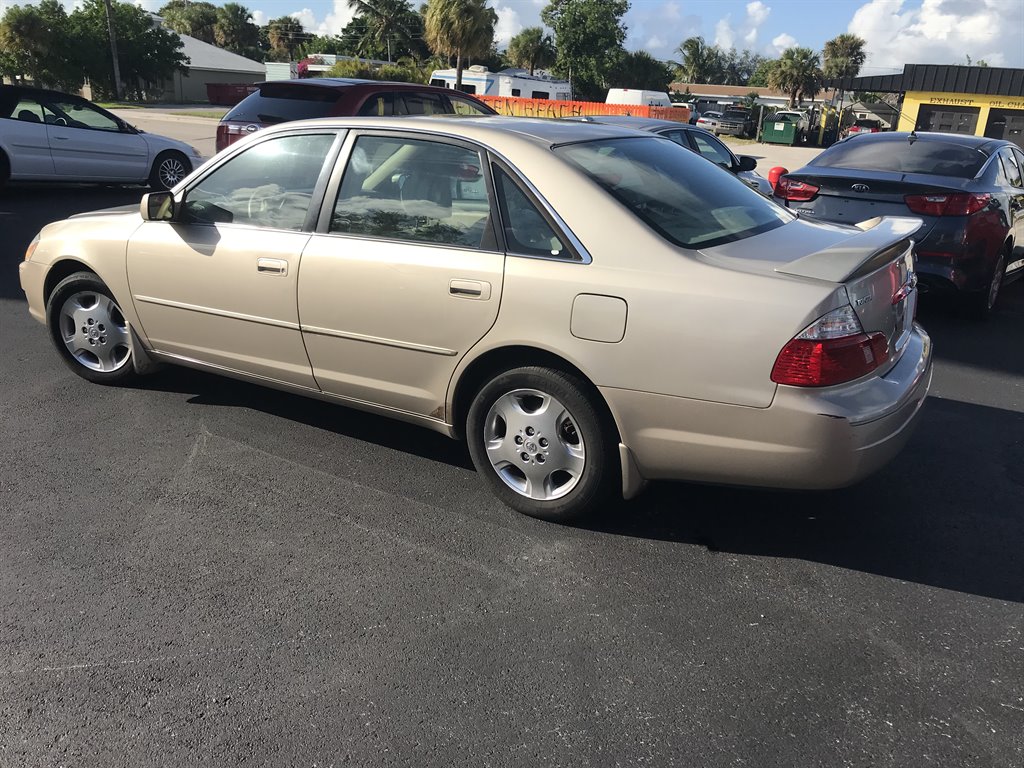 2004 Toyota Avalon XL photo