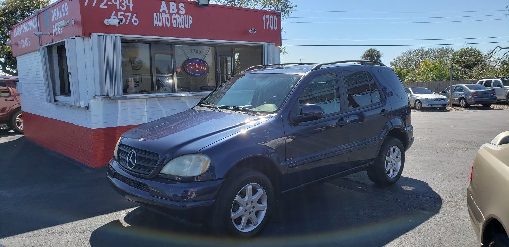 The 2000 Mercedes-Benz M-Class ML430 photos