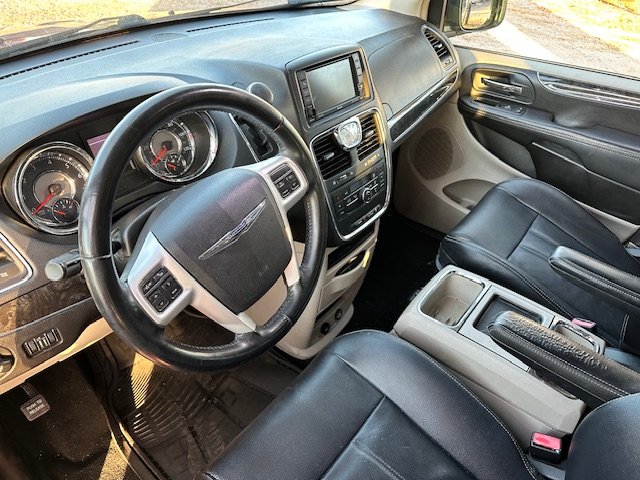 2014 Chrysler Town & Country Touring photo