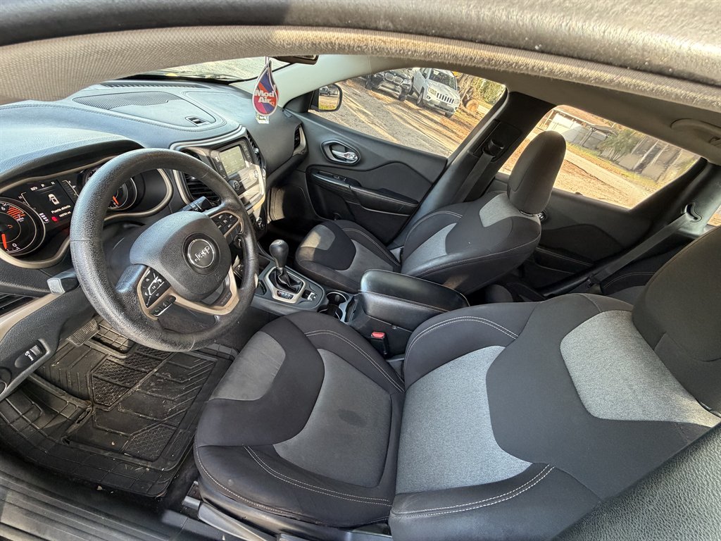 2016 Jeep Cherokee - $5,900
