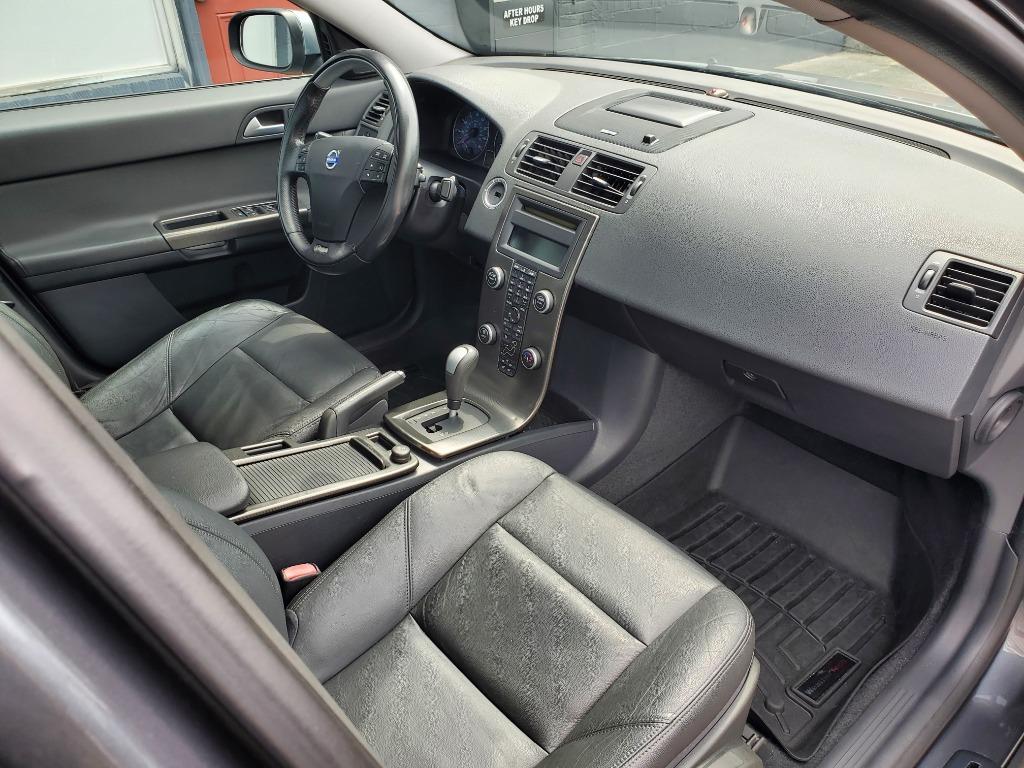 2011 Volvo S40 T5 photo