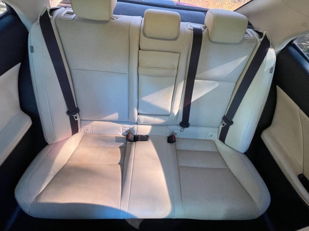 2015 Lexus IS 350 photo
