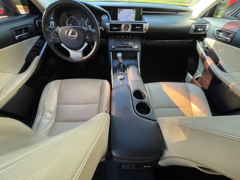 2015 Lexus IS 350 photo