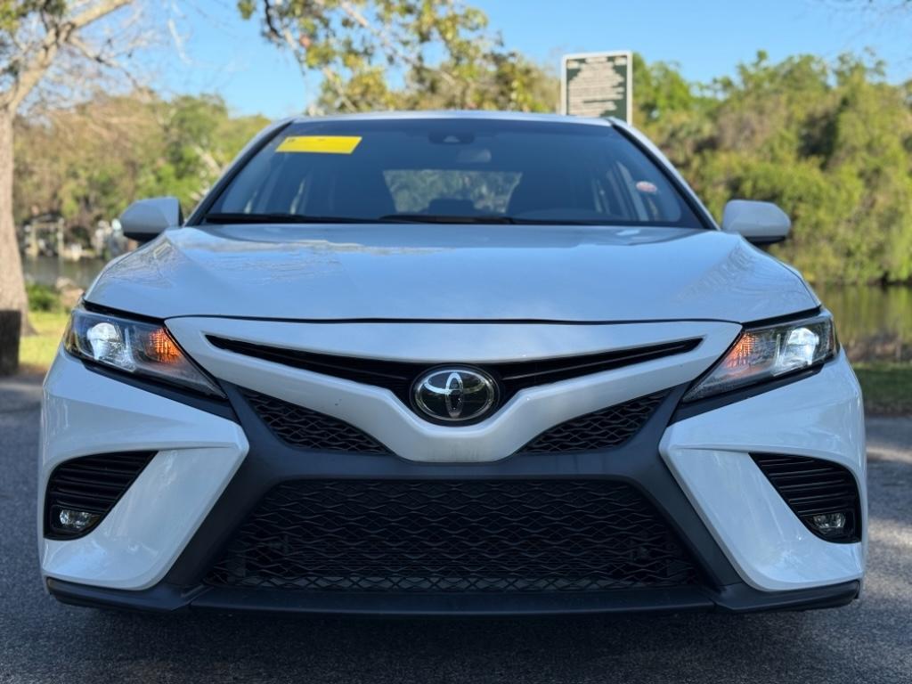 2020 Toyota Camry SE photo