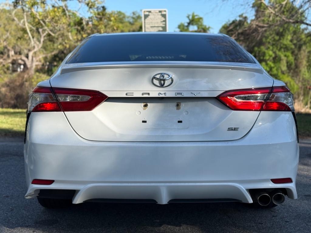 2020 Toyota Camry SE photo
