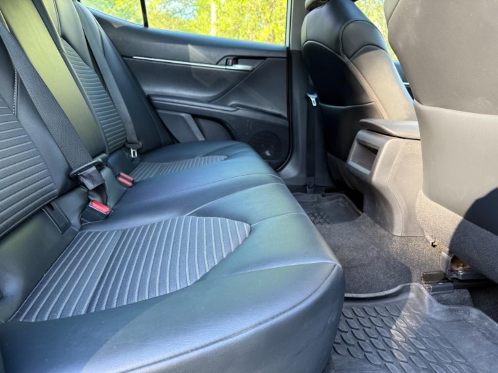 2020 Toyota Camry SE photo