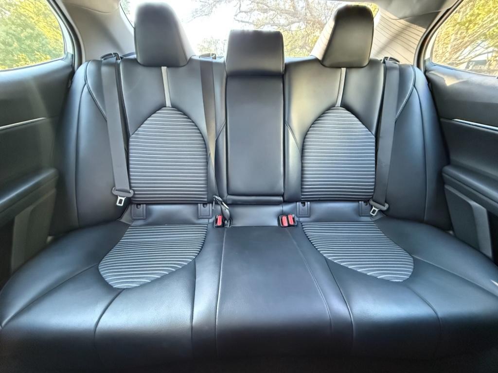 2020 Toyota Camry SE photo