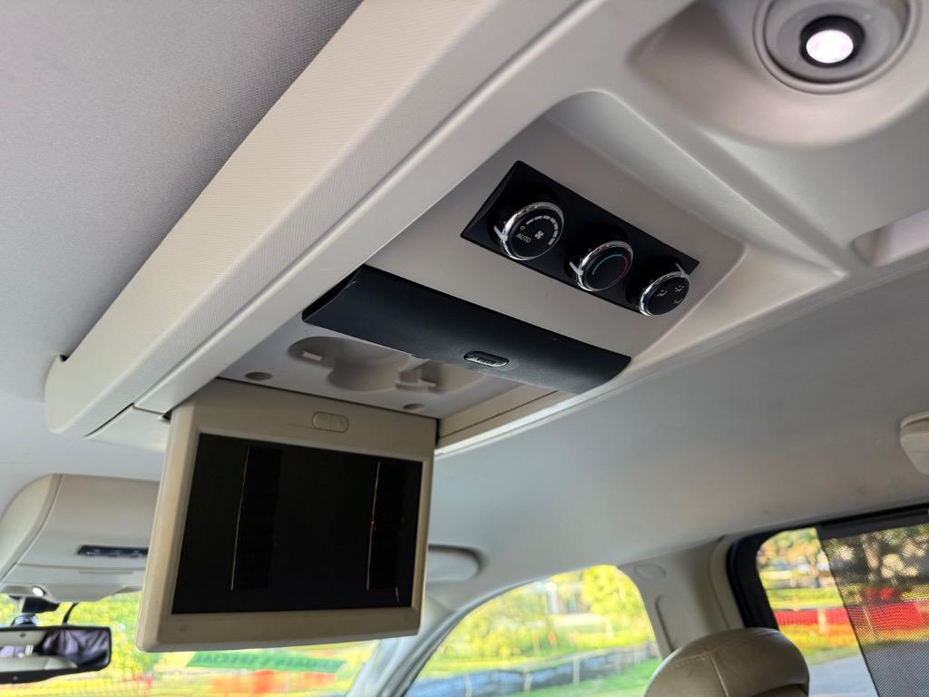 2013 Chrysler Town & Country Touring-L photo