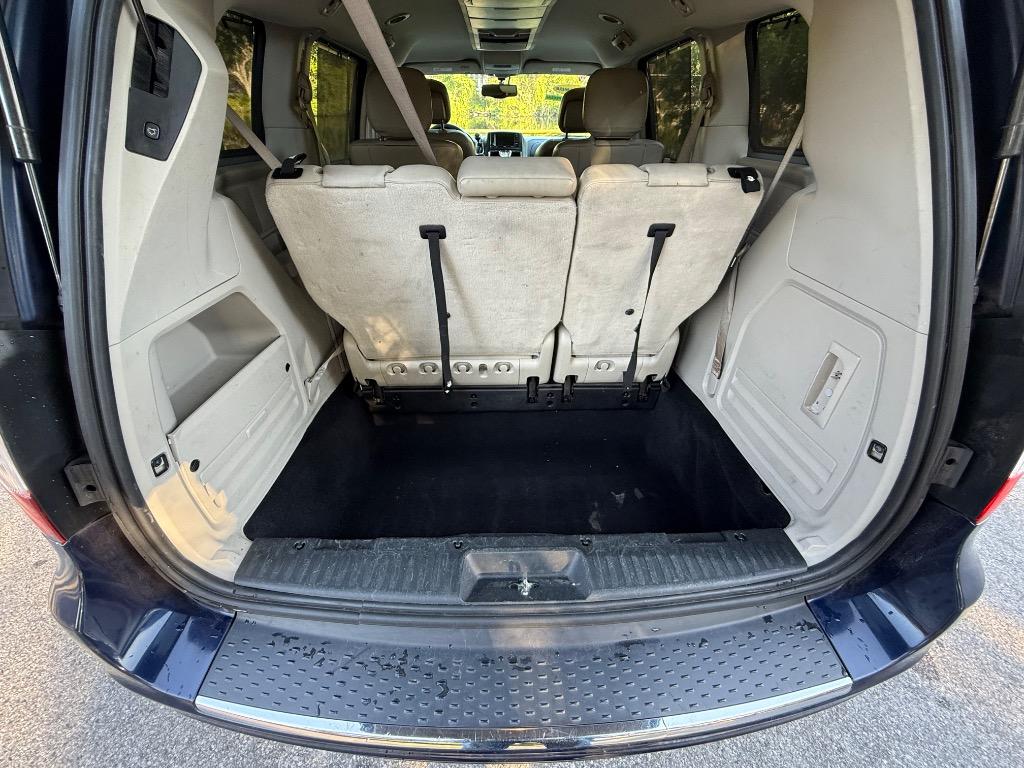 2013 Chrysler Town & Country Touring-L photo