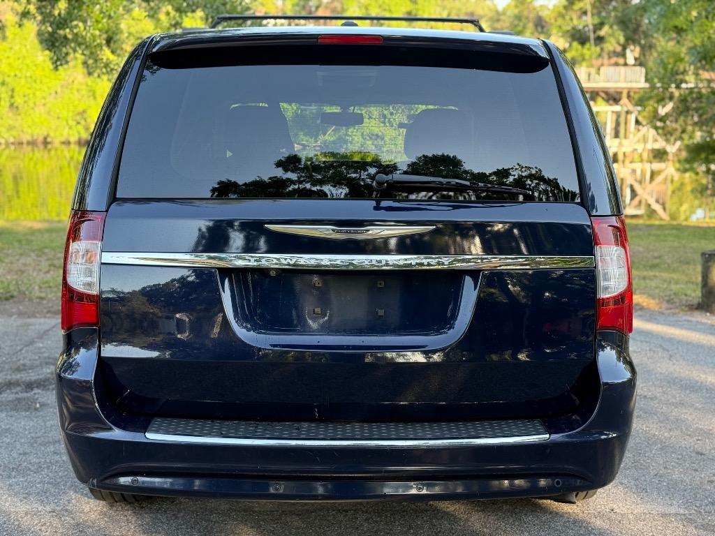 2013 Chrysler Town & Country Touring-L photo