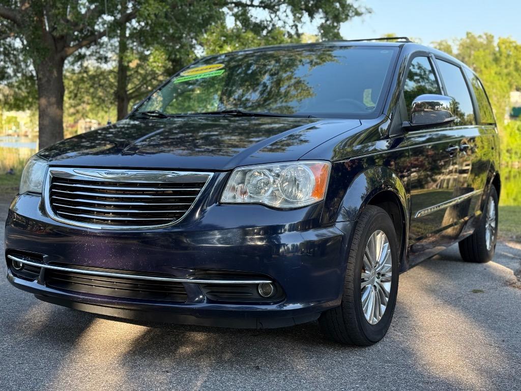 2013 Chrysler Town & Country Touring-L photo