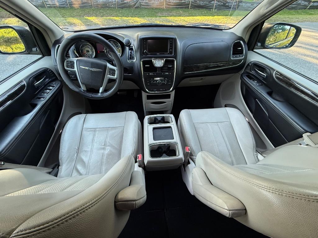 2013 Chrysler Town & Country Touring-L photo