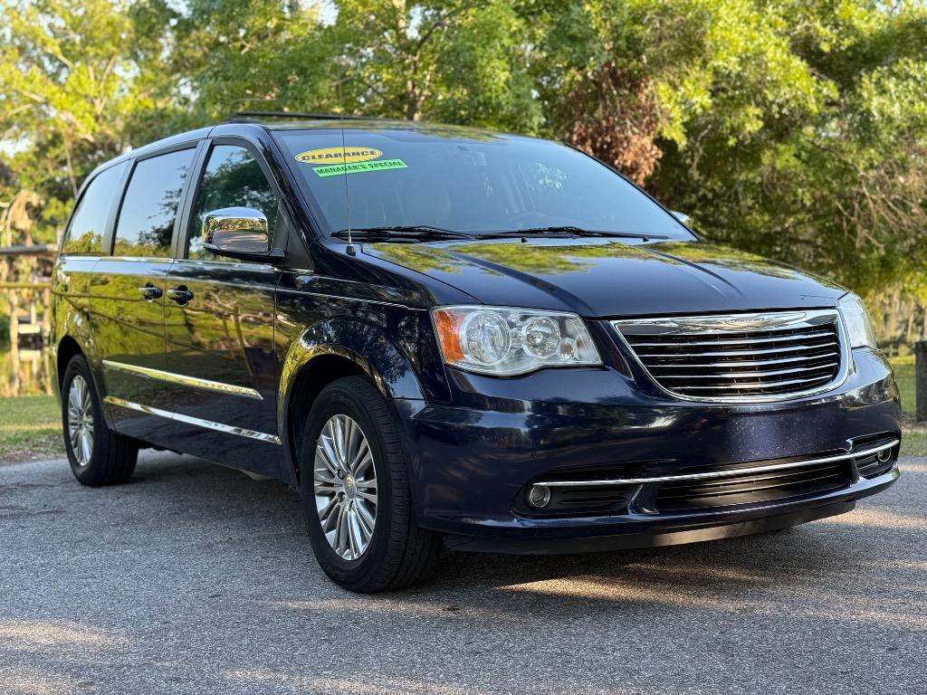2013 Chrysler Town & Country Touring-L photo