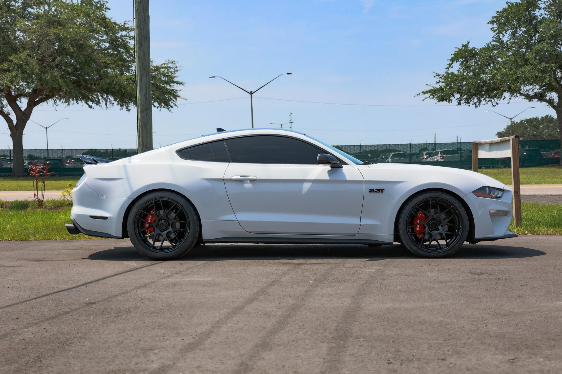 2021 Ford Mustang Eco photo
