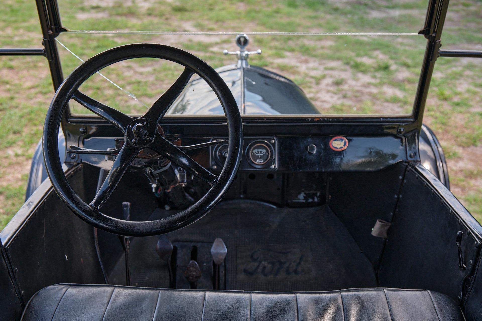 1924 Ford Mustang LX 5.0 photo