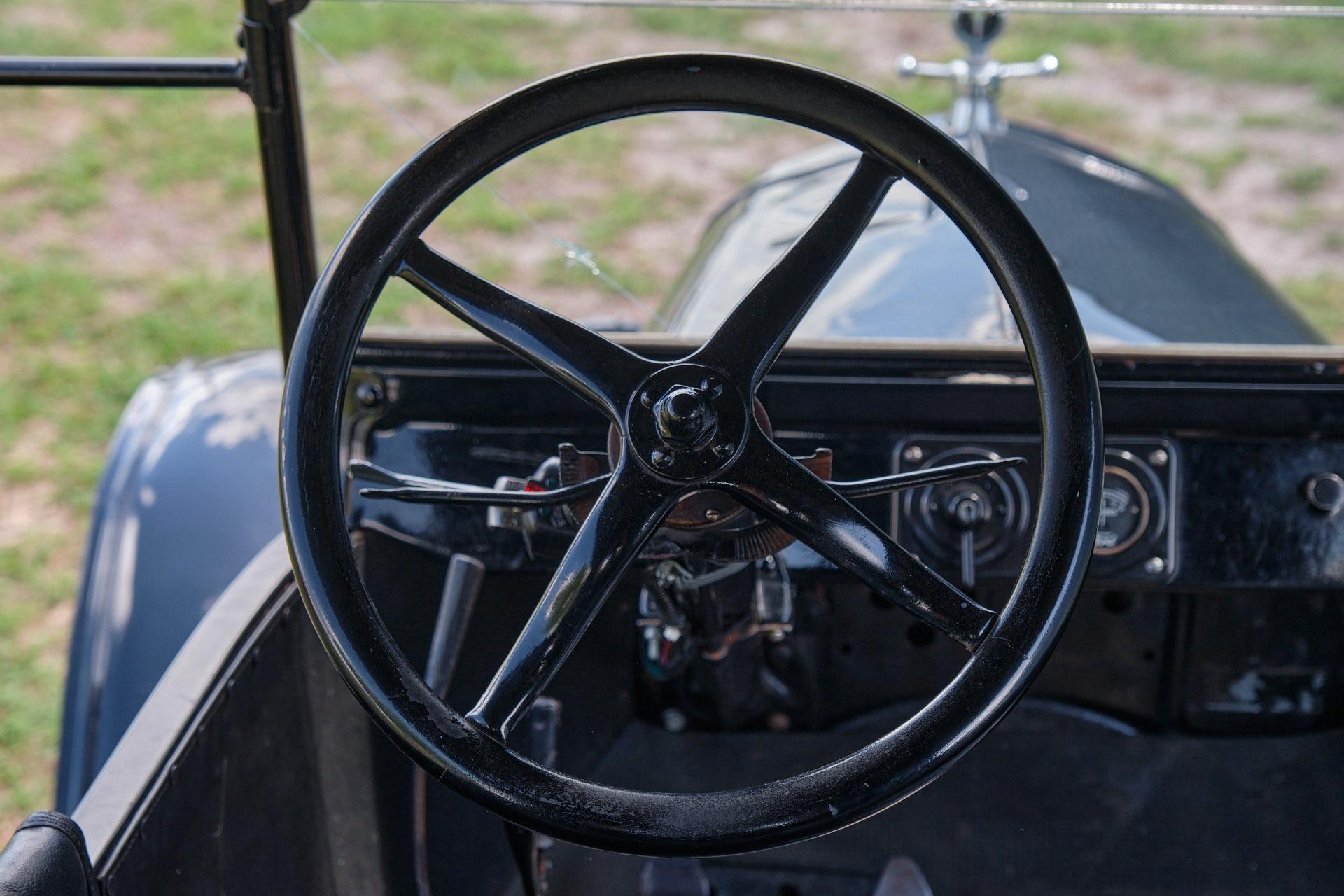 1924 Ford Mustang LX 5.0 photo