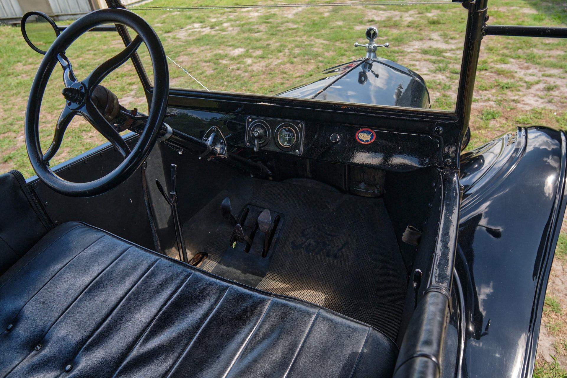 1924 Ford Mustang LX 5.0 photo