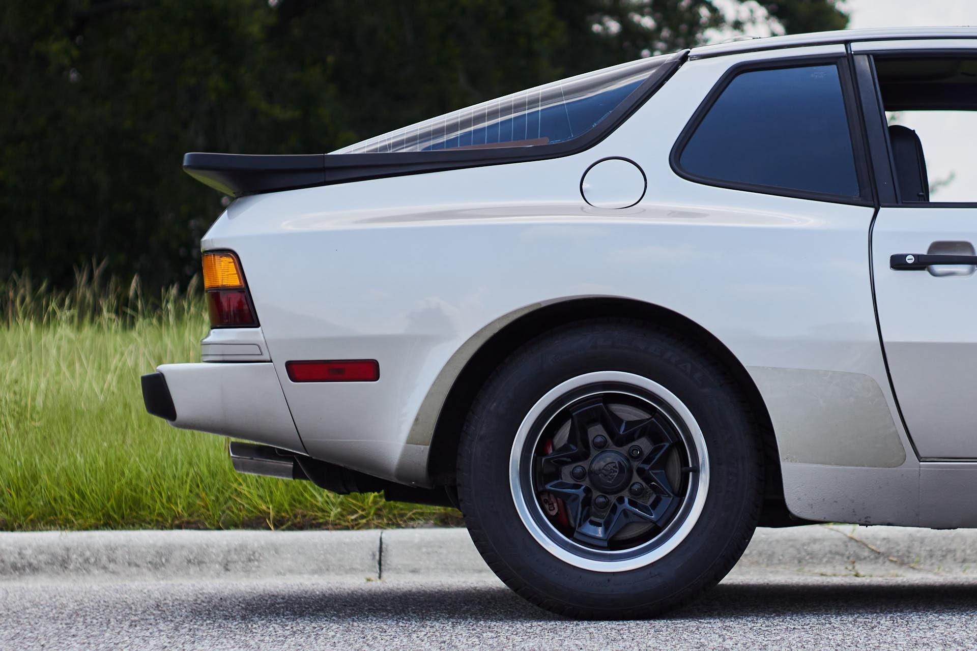 1984 PORSCHE 944 Coupe - $28,984