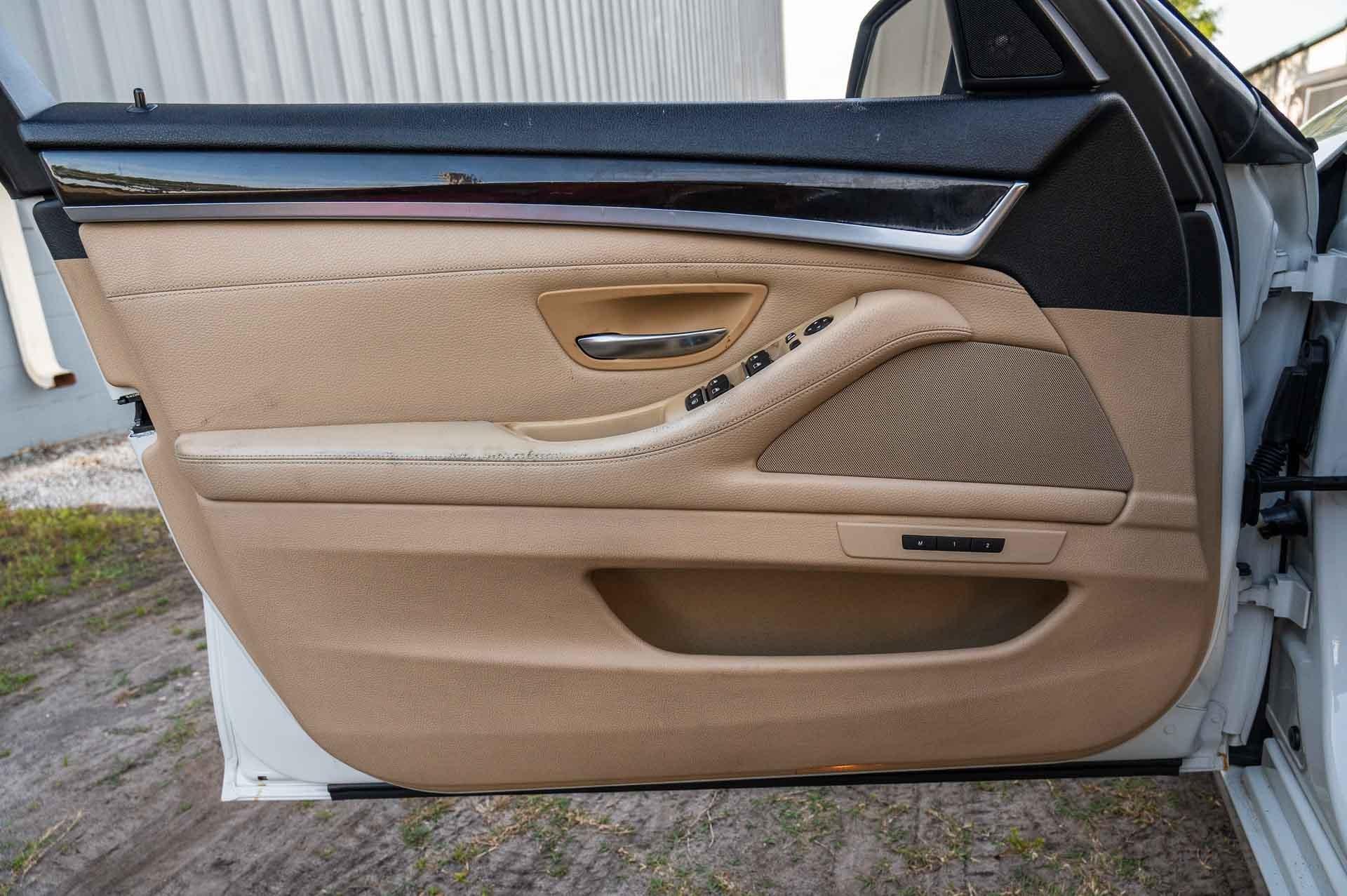 2011 BMW MDX 528i photo