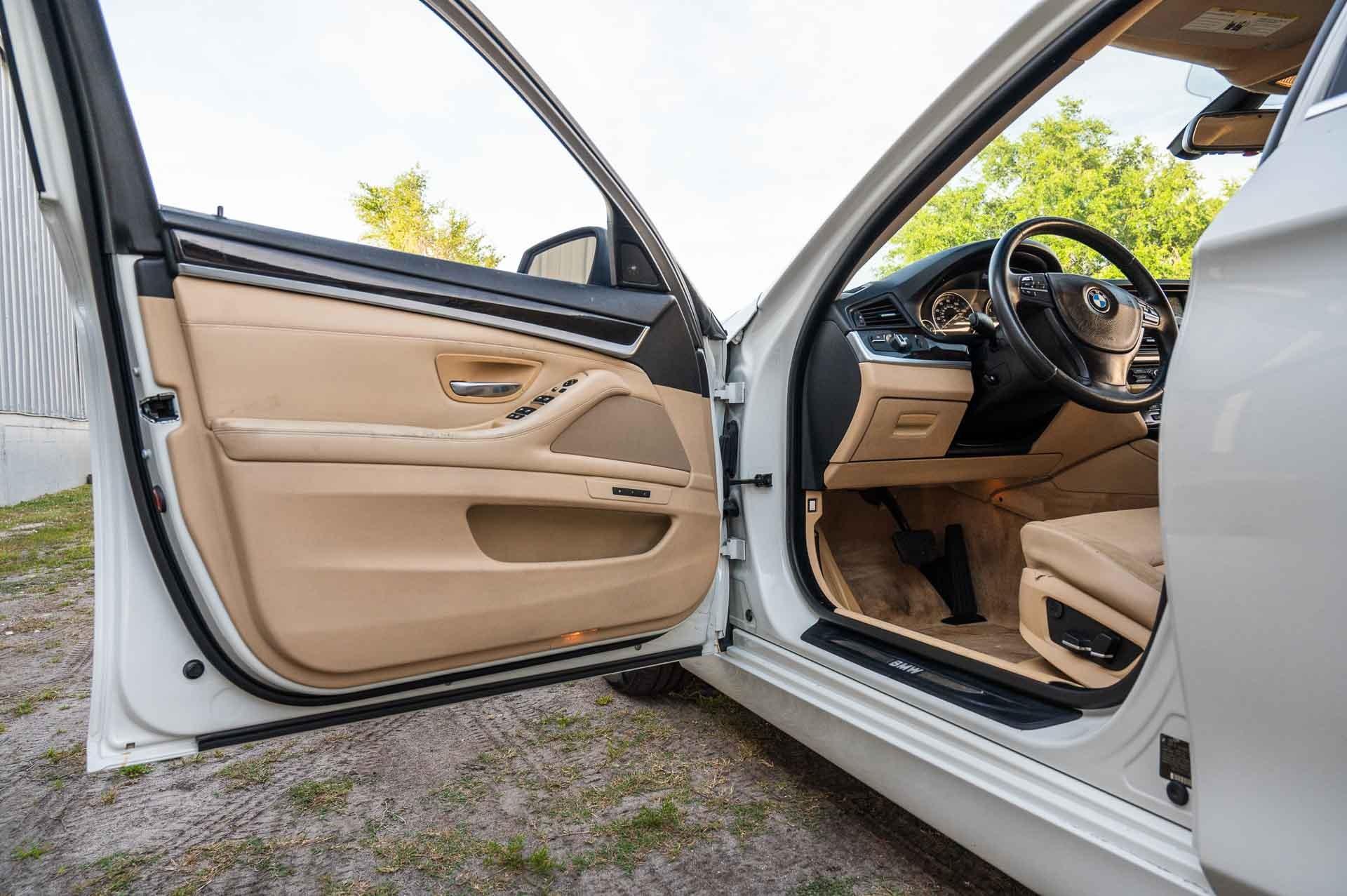 2011 BMW MDX 528i photo
