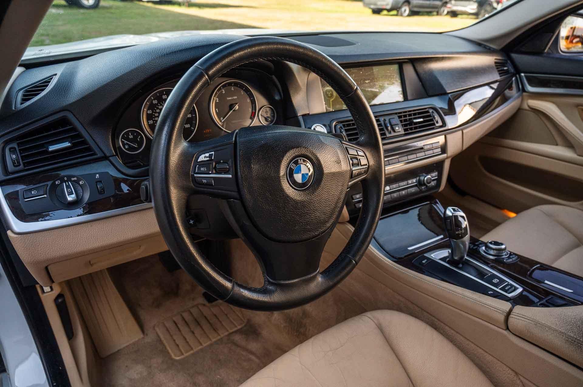 2011 BMW MDX 528i photo