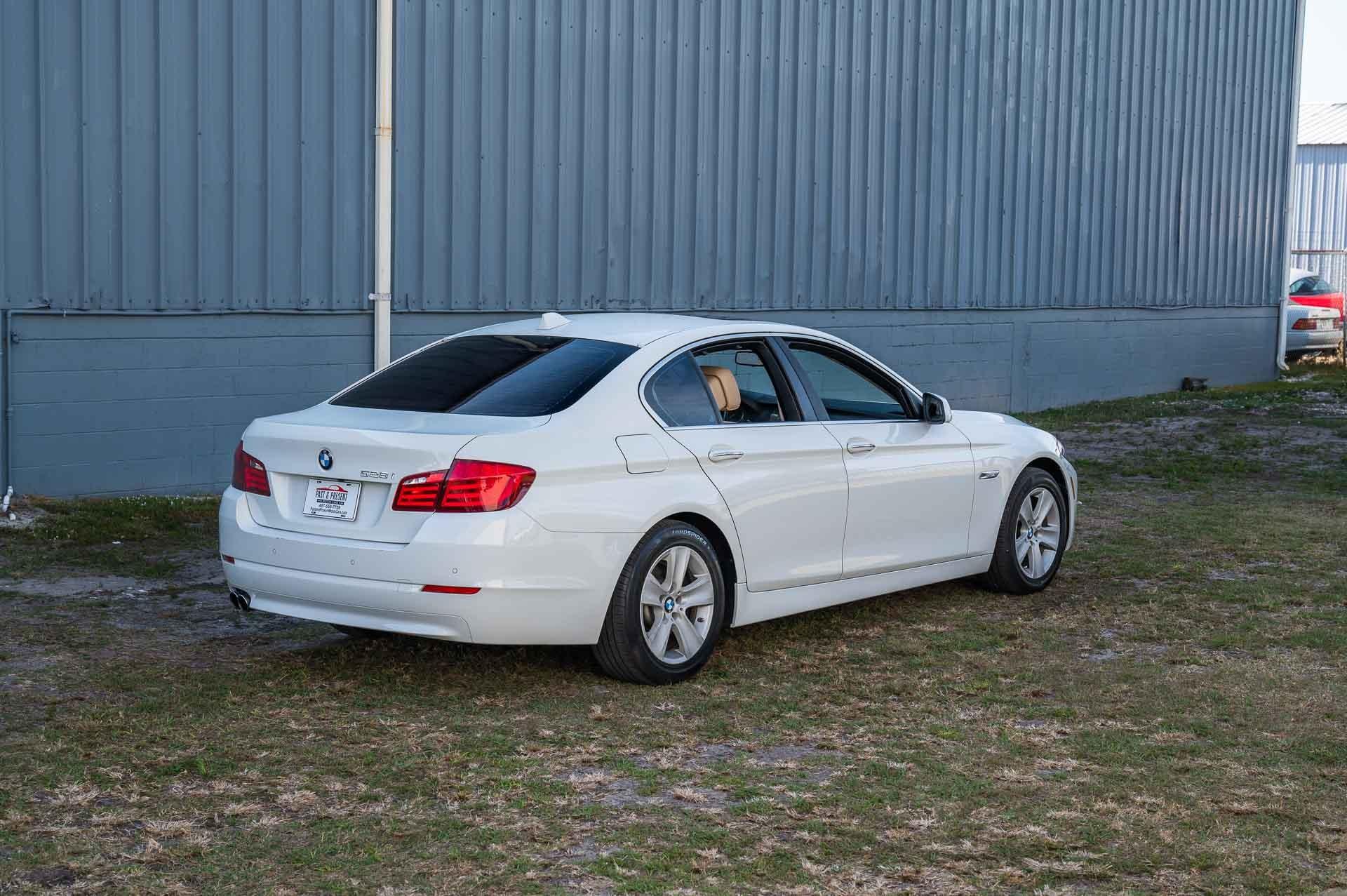 2011 BMW MDX 528i photo