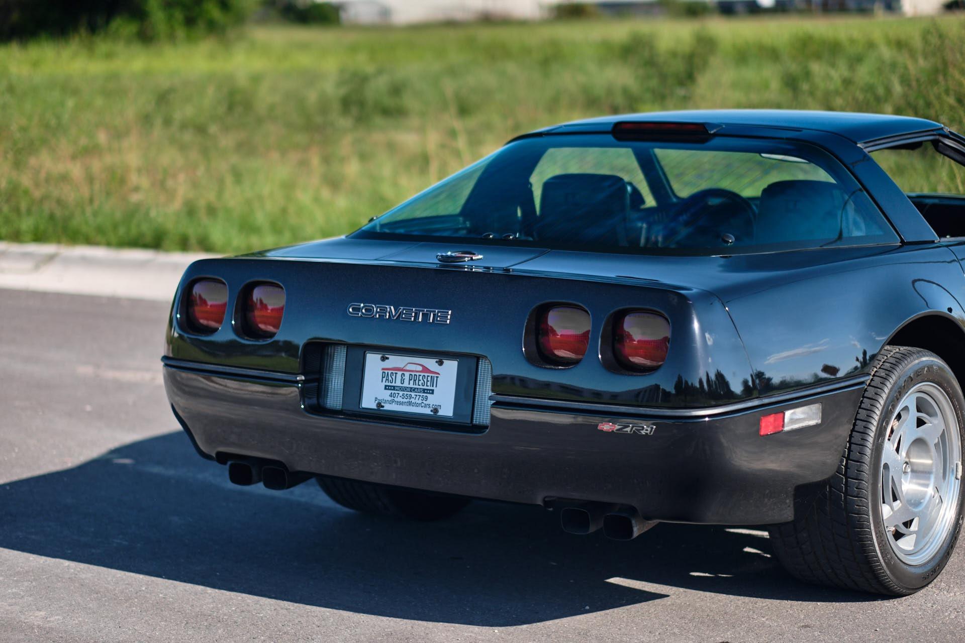 1990 CHEVROLET Corvette Coupe - $49,990