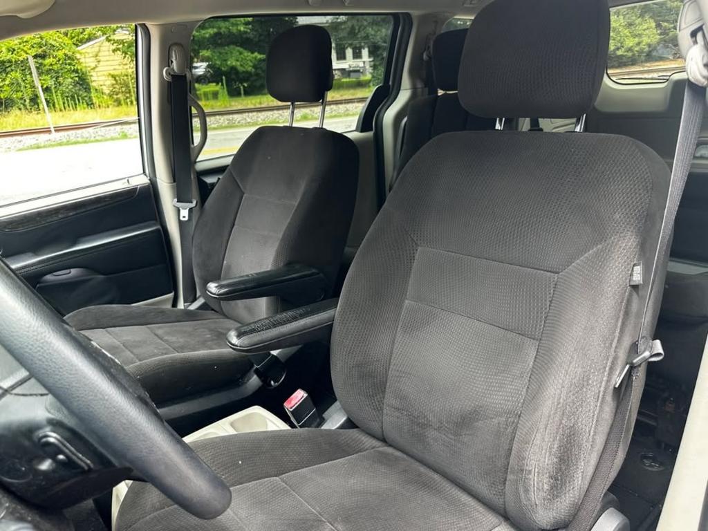 2012 Dodge Grand Caravan - $5,700