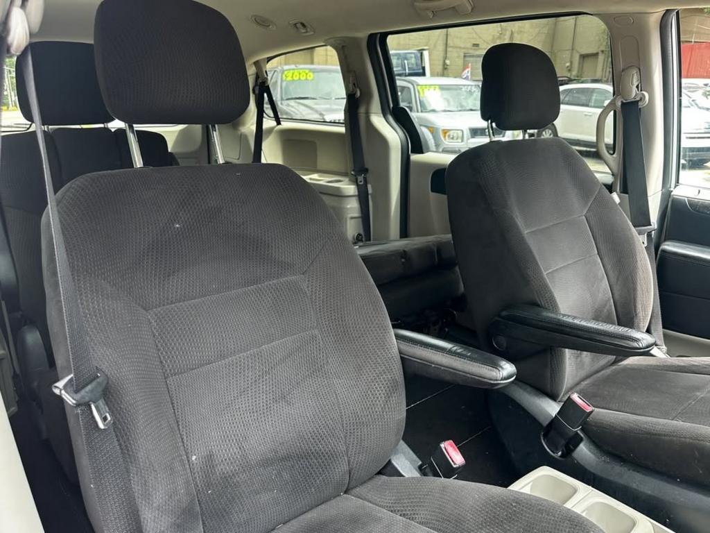 2012 Dodge Grand Caravan - $5,700